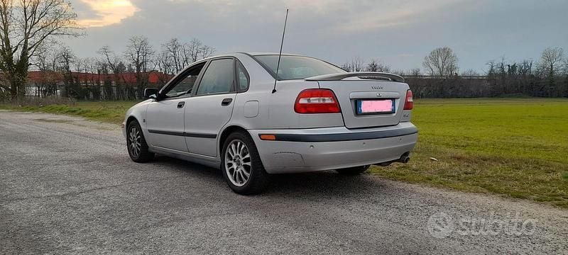 Occasion Volvo S40 109 ch (80 kW) 2023 Gris Berline