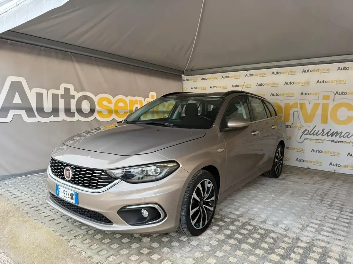 Usata Fiat Tipo Lounge 120 CV (88 kW) 2017 Marrone Station wagon
