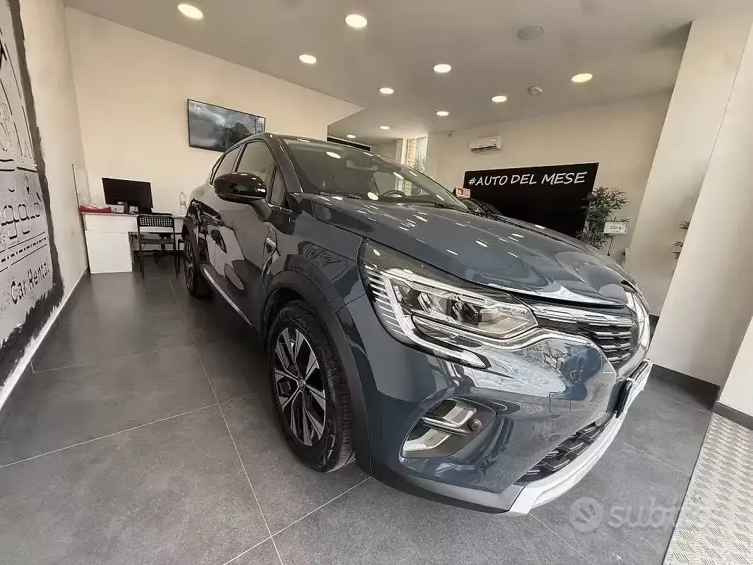 Usata Renault Captur Techno 145 CV (106 kW) 2023 Grigio SUV