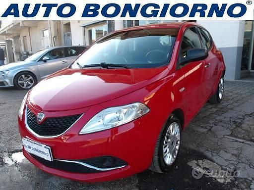 Usata Lancia Ypsilon Silver 69 CV (50 kW) 2016 Giallo Utilitaria