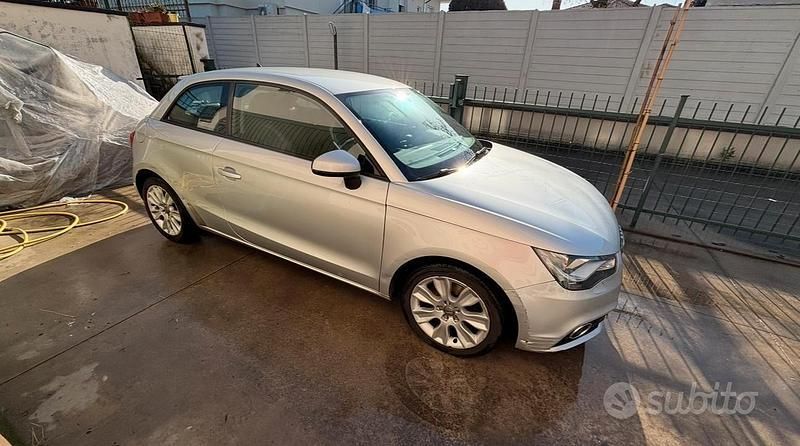 Usata Audi A1 Comfort 122 CV (89 kW) 2011 Grigio Utilitaria
