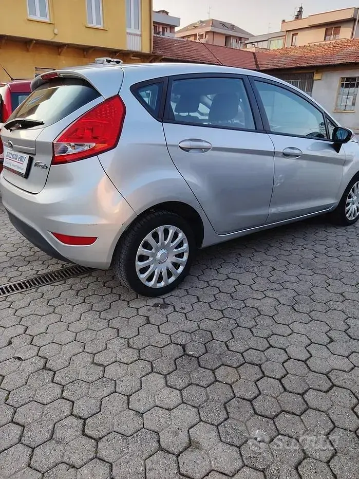 Gebraucht Ford Fiesta Titanium 82 PS (60 kW) 2011 Grau Limousine
