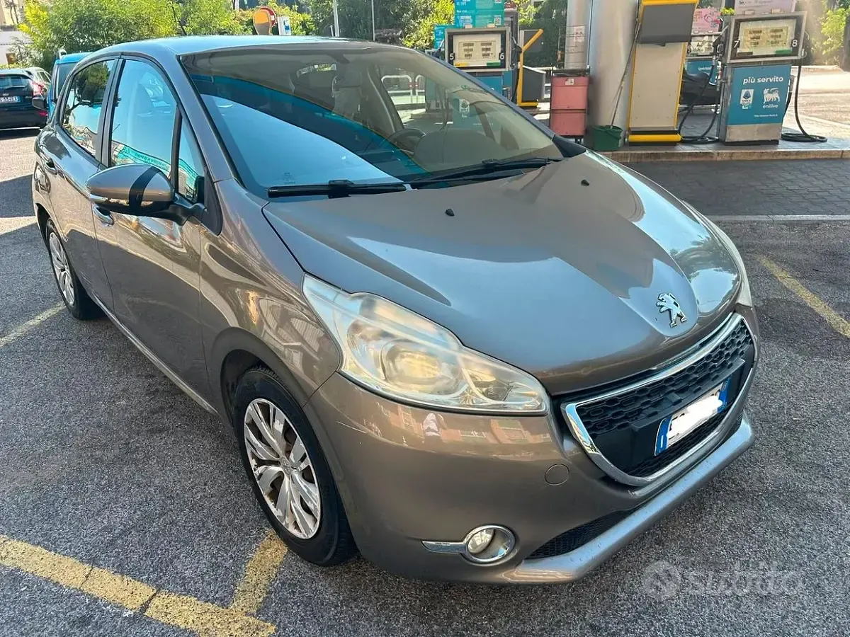 Usata Peugeot 208 Active 68 CV (50 kW) 2013 Grigio Utilitaria