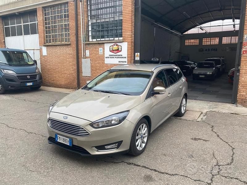 Usata Ford Focus Titanium 120 CV (88 kW) 2018 Marrone Station wagon