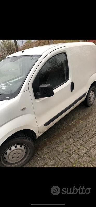 Usata Peugeot Bipper 70 CV (51 kW) 2010 Bianco Monovolume