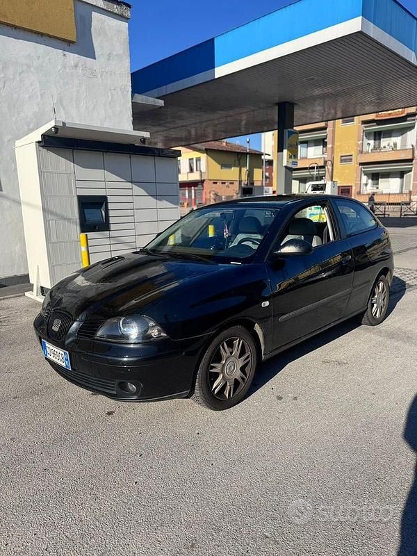Usata 2002 Seat Ibiza Tre volumi | 1650 € (Buon prezzo) - Immagine 1/4