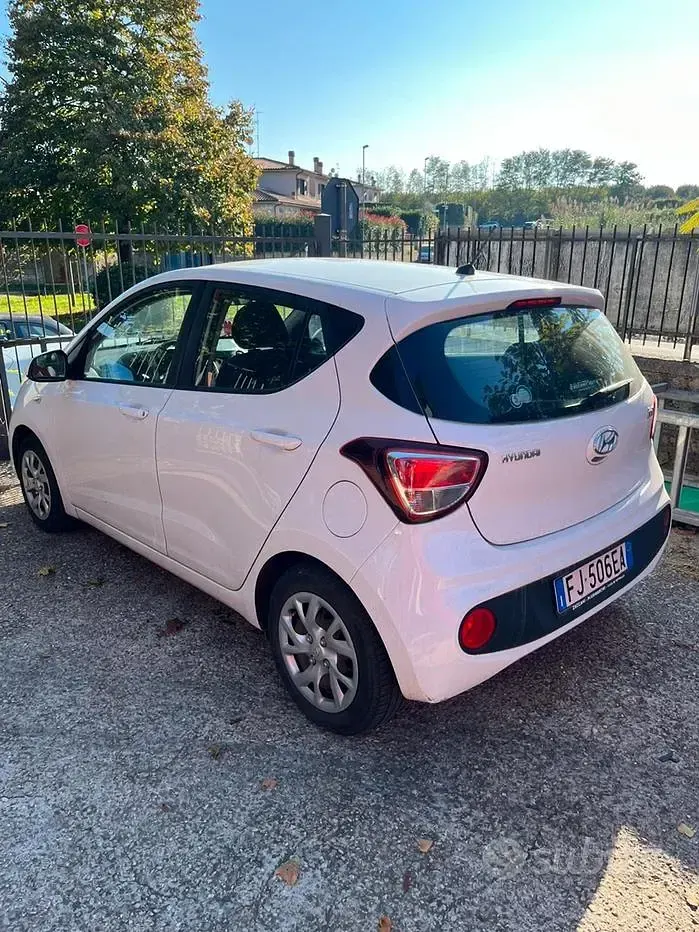 Usata Hyundai i10 66 CV (48 kW) 2017 Bianco Utilitaria