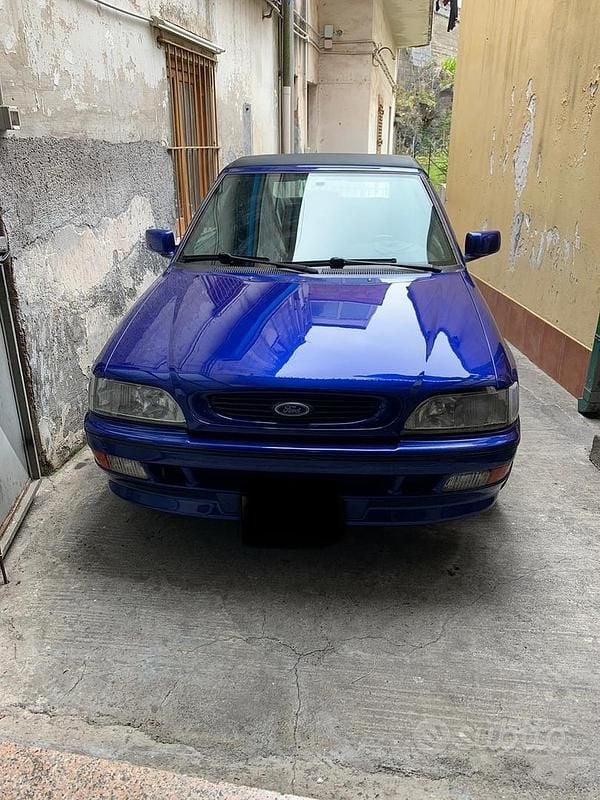 Usata Ford Escort Cabriolet 1993 Blu Cabrio