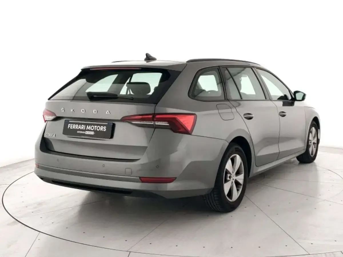 Usata Skoda Octavia G-TEC Executive 131 CV (96 kW) 2022 Asteroid grey Station wagon