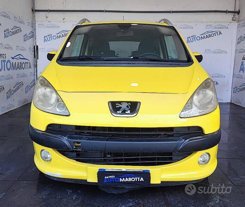 Begagnad Peugeot 1007 70 HK (51 kW) 2006 Gul Minibuss