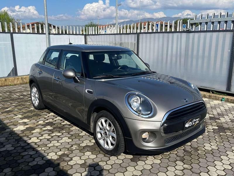 Usata Mini One D Business 95 CV (69 kW) 2019 Grigio metallizzato Utilitaria