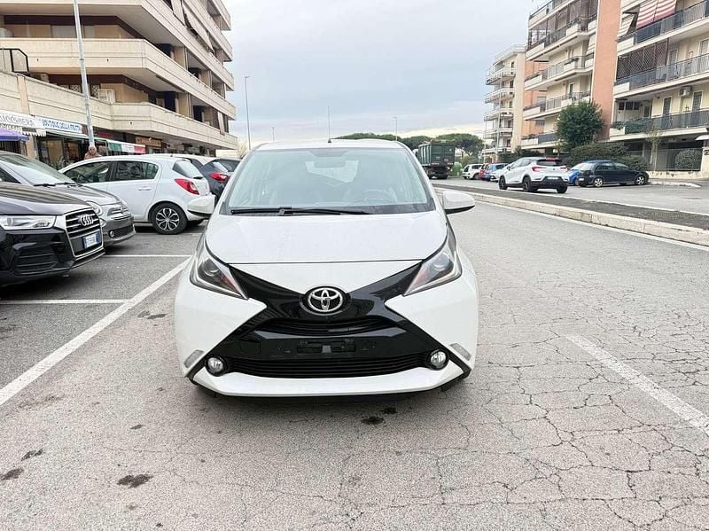 Bianco Usata 2018 Toyota Aygo X-play Due volumi | 10.900 € (Buon prezzo) - Immagine 1/4