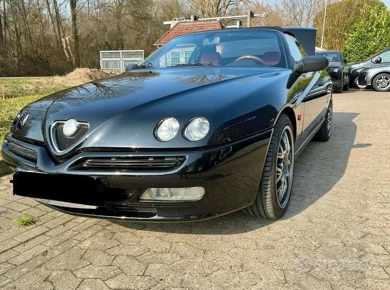 Usata Alfa Romeo Spider 149 CV (109 kW) 2002 Nero Cabrio