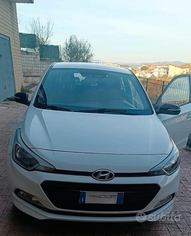 Bianco Usata 2018 Hyundai i20 GO! Tre volumi | 8300 € (Ottimo prezzo) - Immagine 1/4
