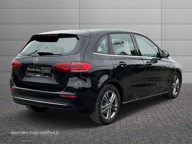 Usata Mercedes B180 Business 116 CV (85 kW) 2020 Nero metallizzato Monovolume