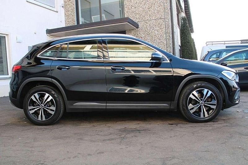 Usata Mercedes GLA200 150 CV (110 kW) 2019 Nero SUV