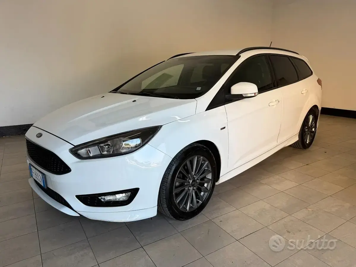 Usata Ford Focus ST 120 CV (88 kW) 2018 Bianco Station wagon