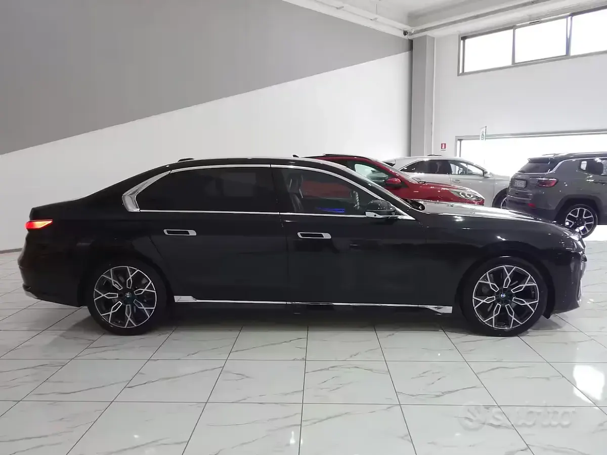 Usata BMW i7 125 kW (170 CV) 2025 Nero Berlina