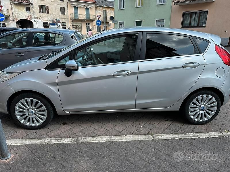 Usata Ford Fiesta 2009 Grigio Utilitaria