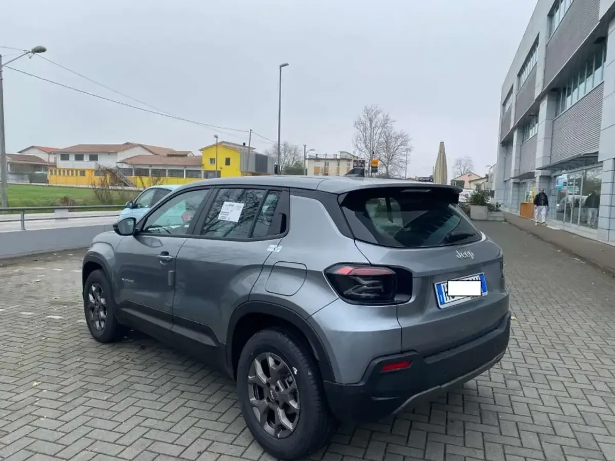 Nuova Jeep Avenger Longitude 101 CV (74 kW) 2026 Grigio SUV