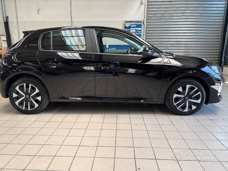 Nuova Peugeot 208 Style 101 CV (74 kW) 2025 Nero(met.) Utilitaria