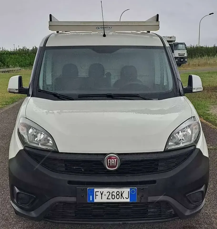 Usata Fiat Doblò 105 CV (77 kW) 2019 Bianco Monovolume