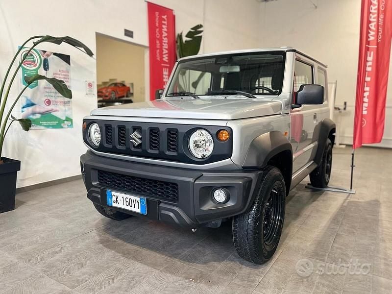 Grigio Usata 2022 Suzuki Jimny SUV | 26.500 € (Ottimo prezzo) - Immagine 1/4