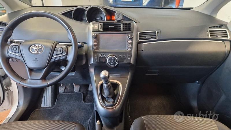 Usata Toyota Verso 2016 Bianco Monovolume