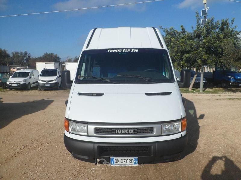 Occasion Iveco Daily 110 ch (80 kW) 2002 Blanc Van