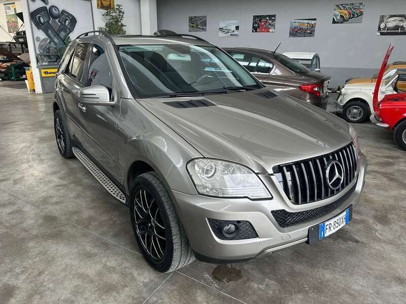 Usata Mercedes ML320 224 CV (164 kW) 2007 Grigio SUV