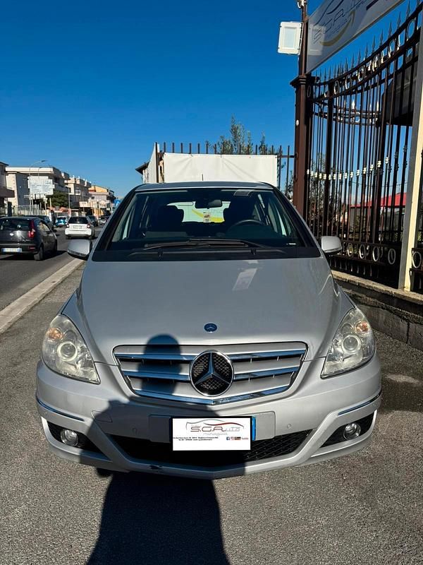 Usata Mercedes B200 Chrome 140 CV (102 kW) 2010 Argento Monovolume