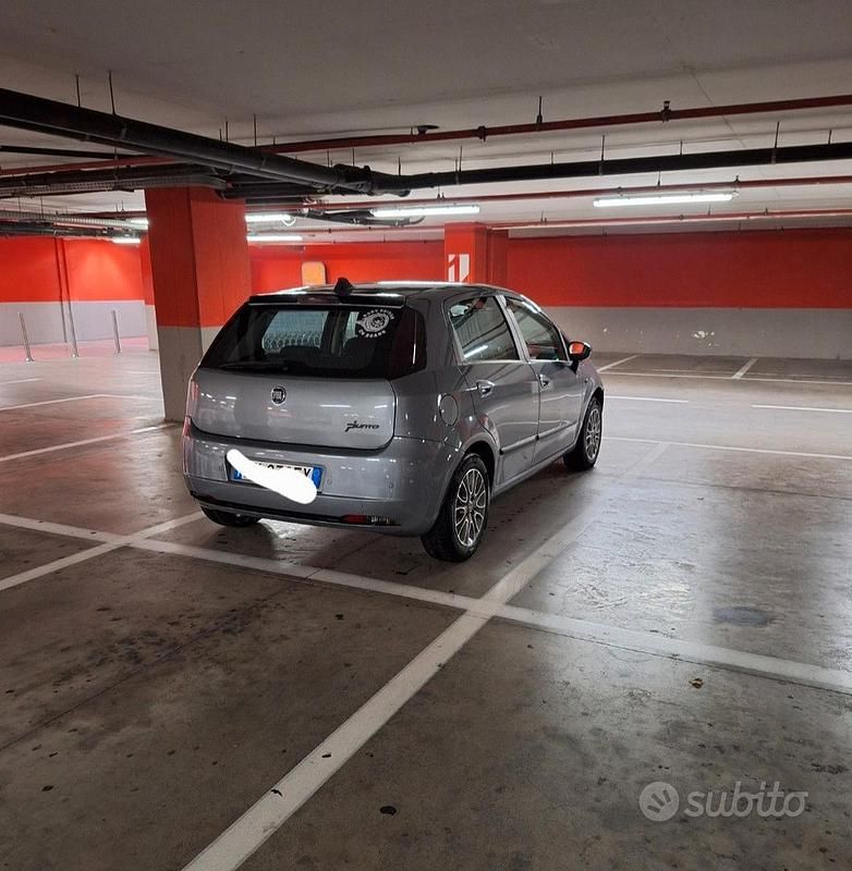 Usata Fiat Grande Punto 75 CV (55 kW) 2009 Grigio Utilitaria