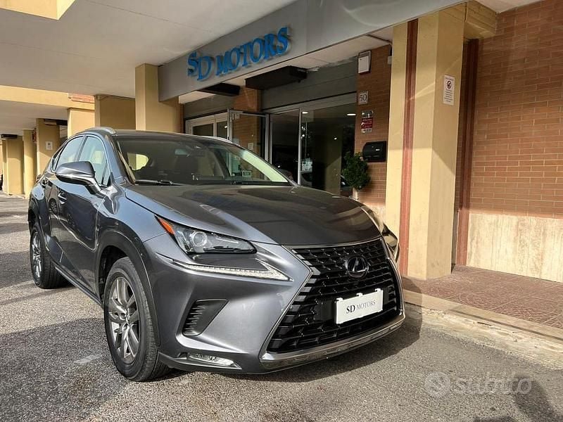Grigio Usata 2019 Lexus NX300h Business Edition SUV | 20.800 € (Super prezzo) - Immagine 1/4