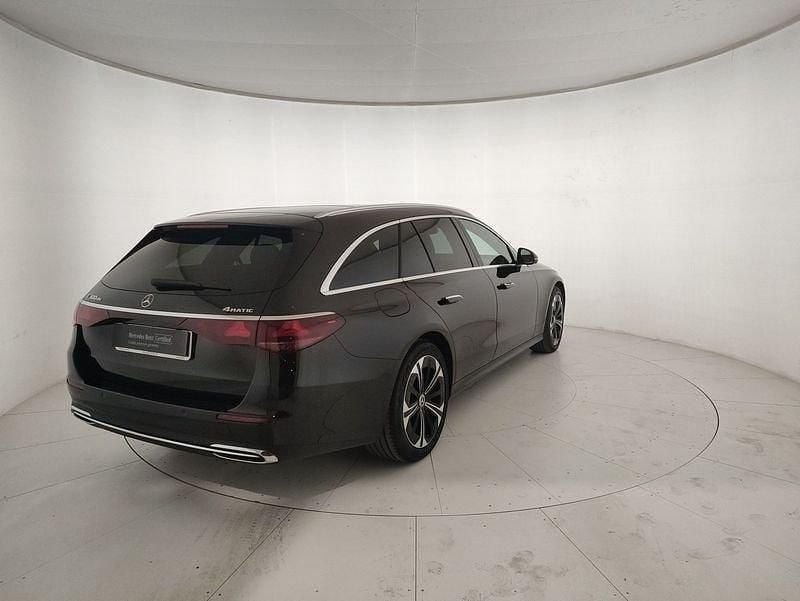Usata Mercedes 300 Advanced Plus 313 CV (230 kW) 2024 Nero Station wagon