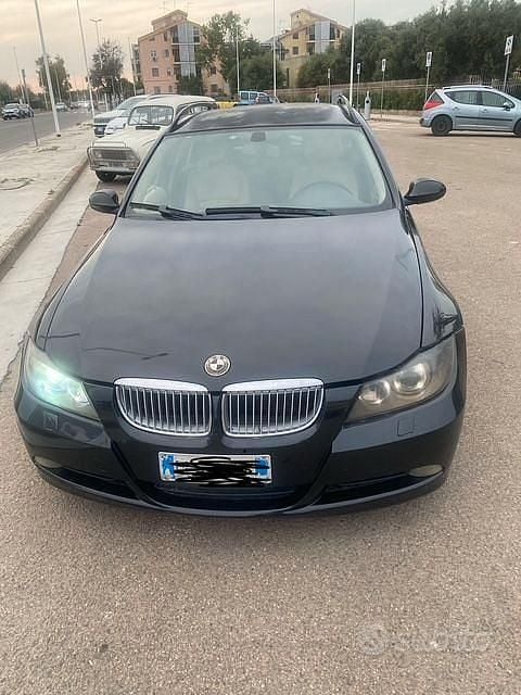 Nero Usata 2007 BMW 320 Station wagon | 2500 € (Ottimo prezzo) - Immagine 1/4