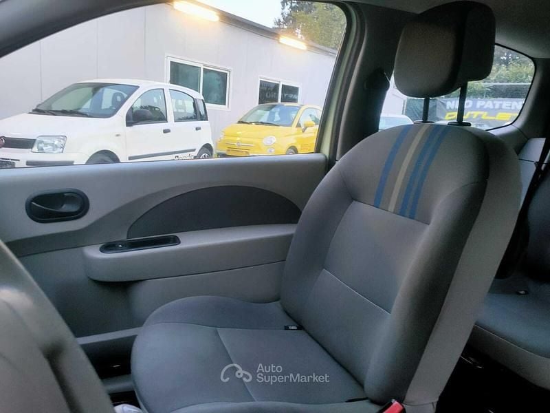 Usata Renault Twingo 69 CV (50 kW) 2008 Viola Utilitaria