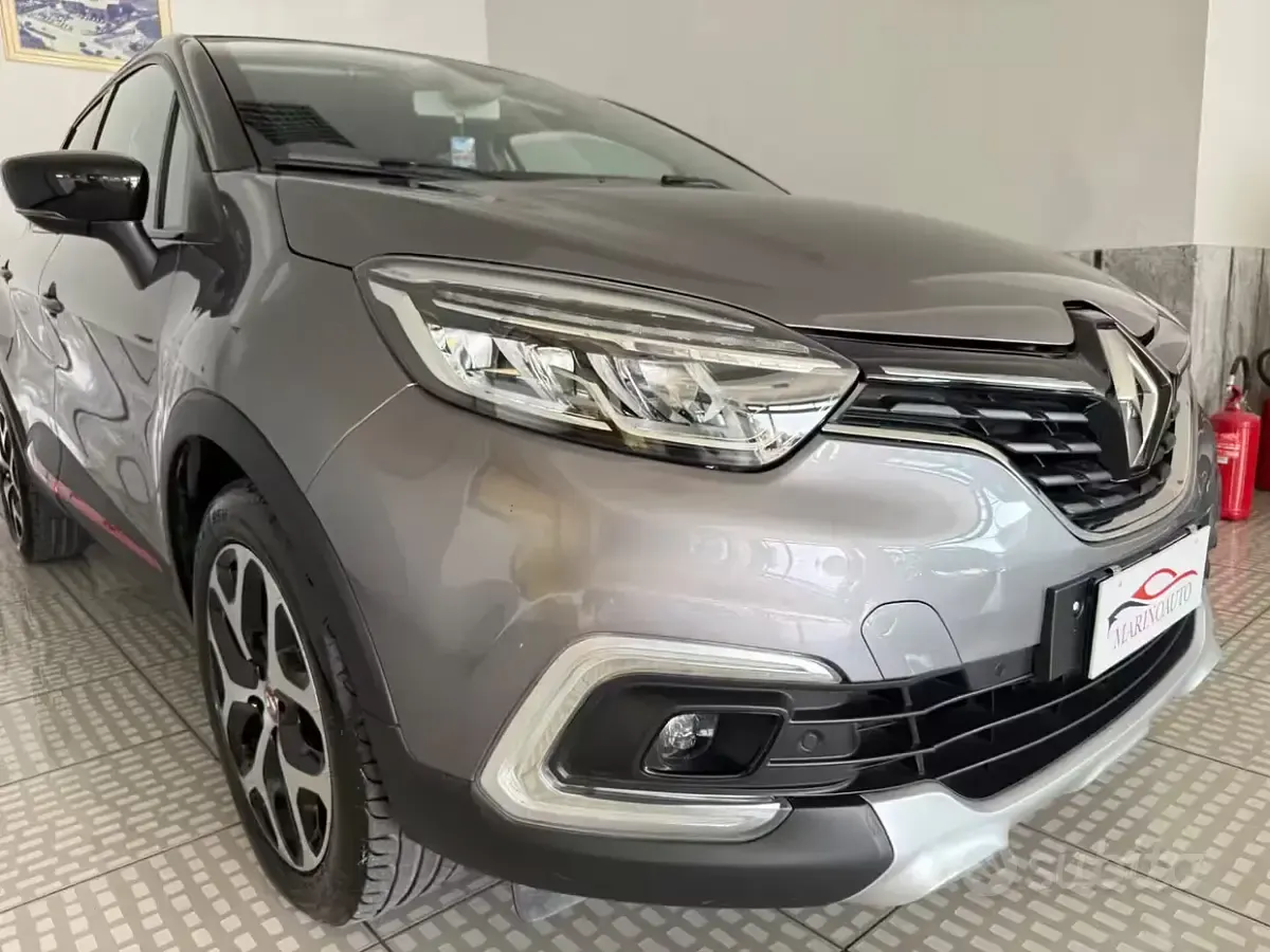 Usata Renault Captur Initiale Paris 150 CV (110 kW) 2019 Grigio SUV