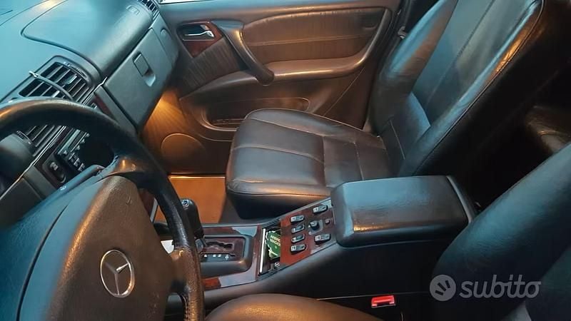 Usata Mercedes ML270 163 CV (119 kW) 2001 Grigio SUV