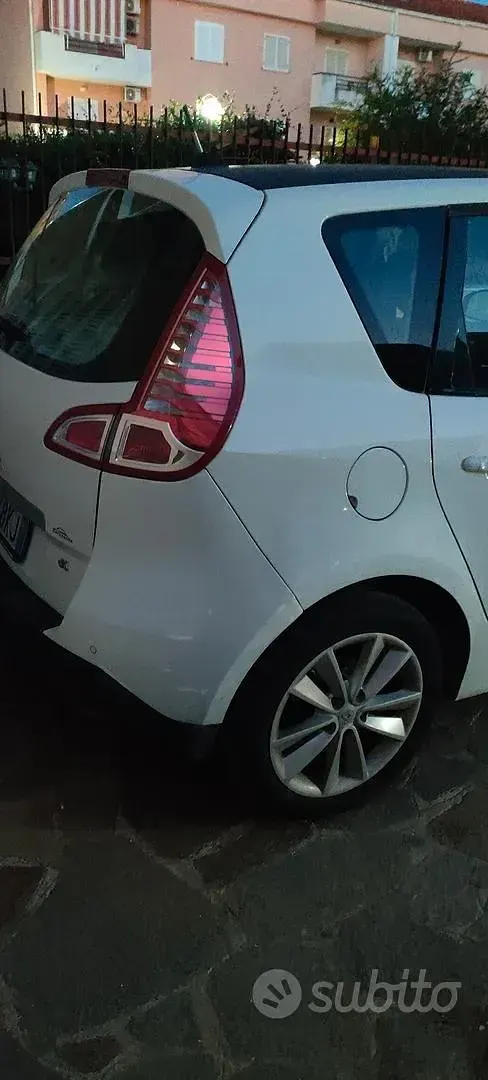 Usata Renault Scenic E-Tech XMOD 110 CV (80 kW) 2010 Bianco Monovolume