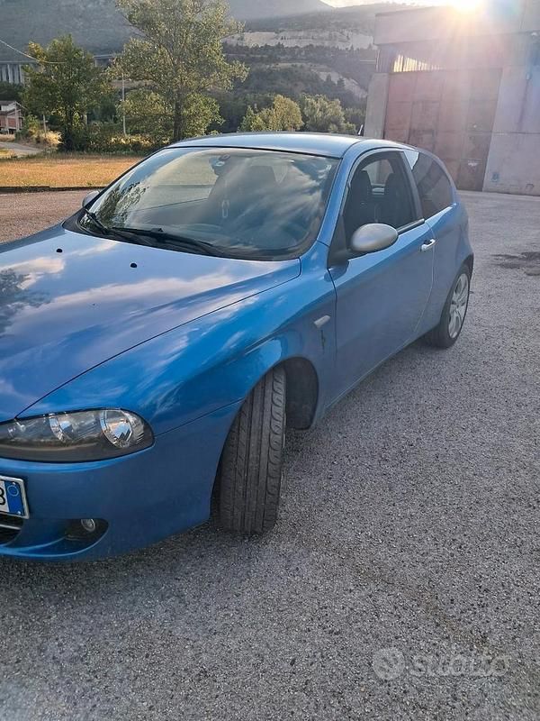 Usata Alfa Romeo 147 150 CV (110 kW) 2009 Blu Utilitaria