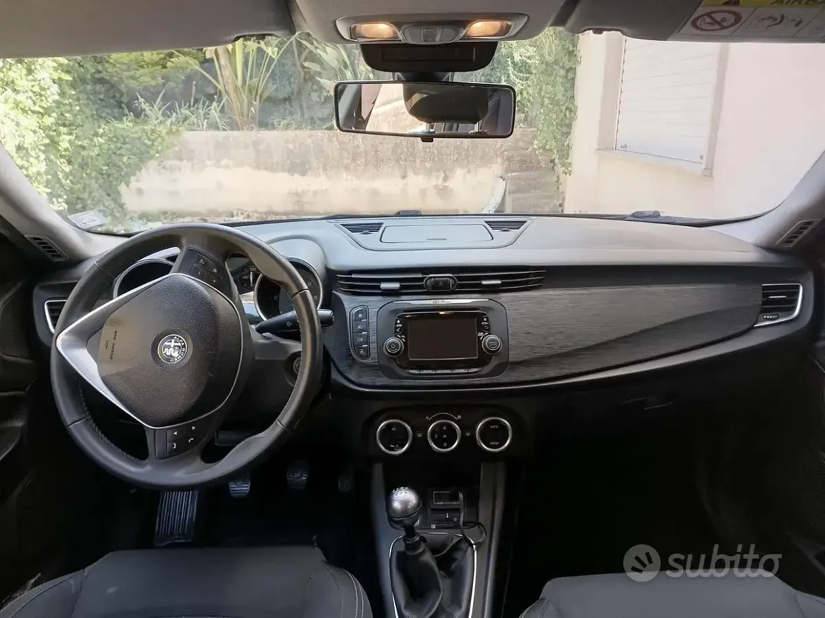 Usata Alfa Romeo Giulietta Super 120 CV (88 kW) 2018 Marrone Utilitaria