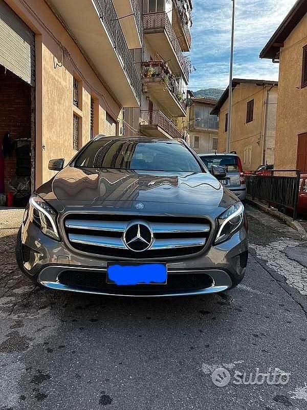 Usata Mercedes GLA200 136 CV (100 kW) 2015 Grigio SUV