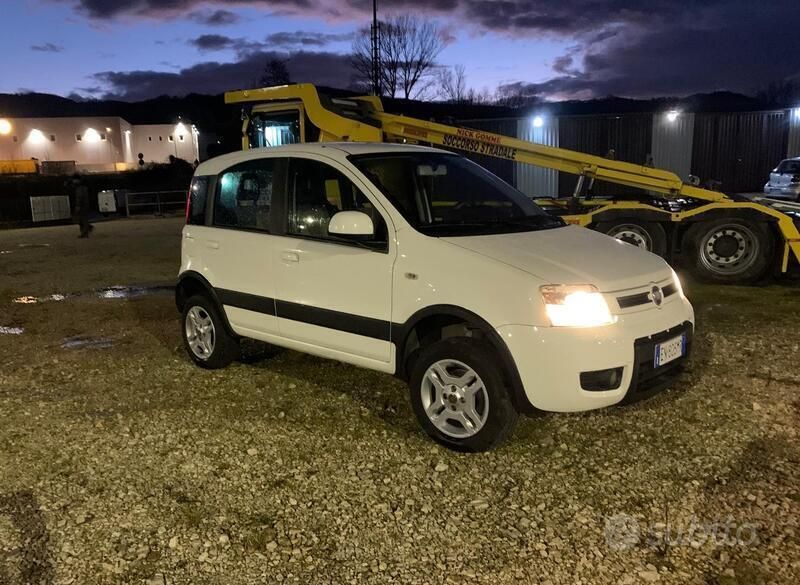Bianco Usata 2012 Fiat Panda Due volumi | 5000 € (Buon prezzo) - Immagine 1/4