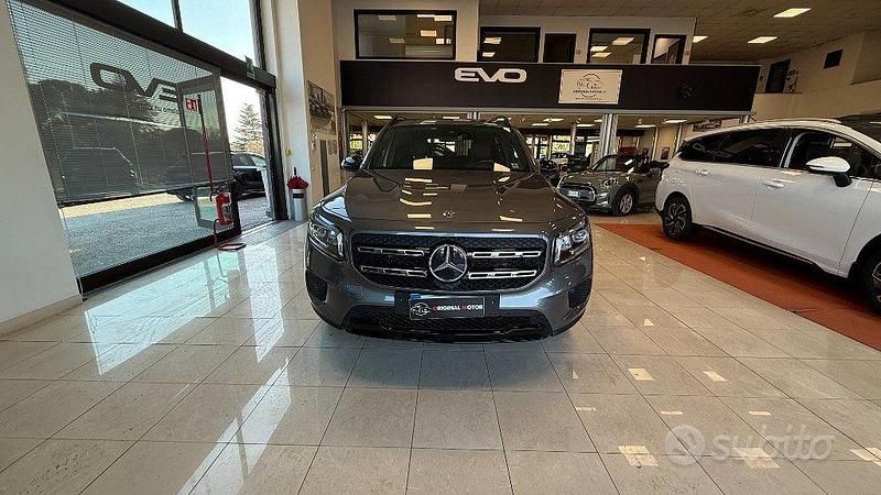 Usata Mercedes GLB180 116 CV (85 kW) 2020 Grigio SUV