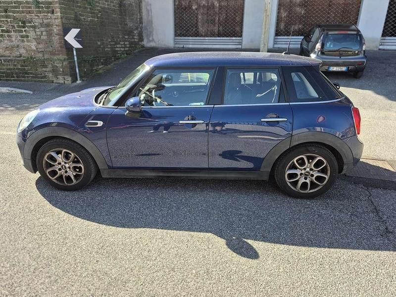 Begagnad Mini ONE Hype 102 HK (75 kW) 2017 Halvkombi