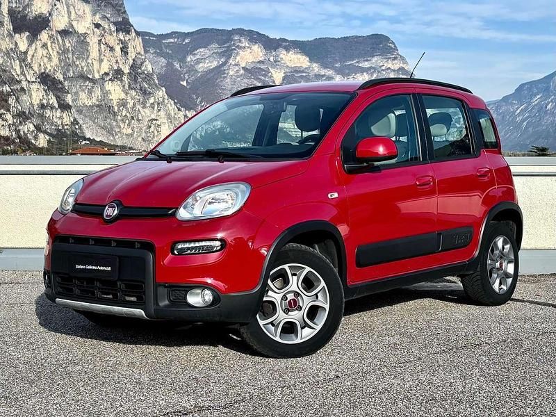 Usata Fiat Panda 4x4 S 95 CV (69 kW) 2016 Rosso Utilitaria