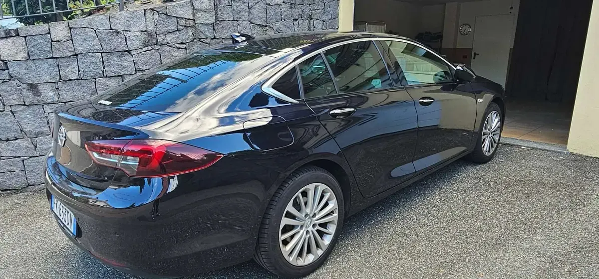 Usata Opel Insignia Business 136 CV (100 kW) 2017 Blu/azzurro Berlina