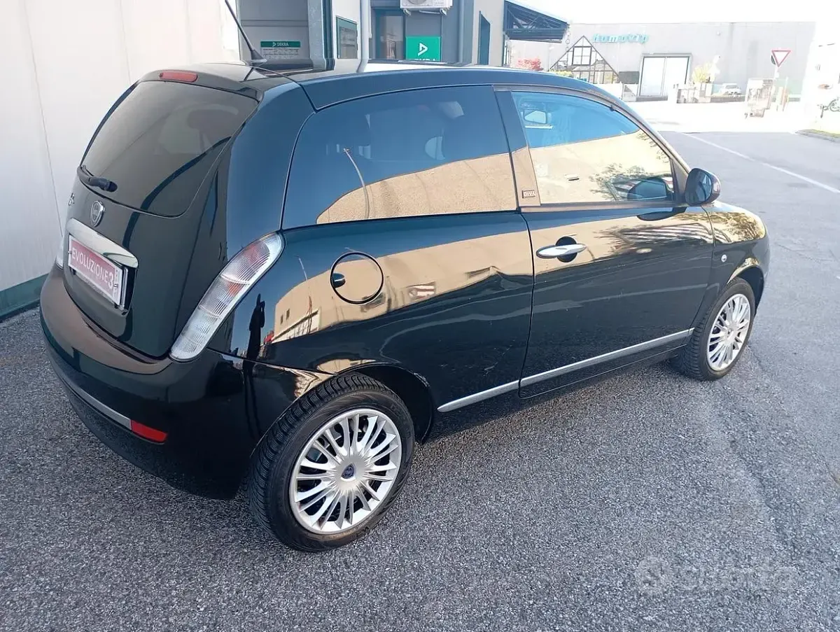 Usata Lancia Ypsilon 60 CV (44 kW) 2007 Nero Utilitaria