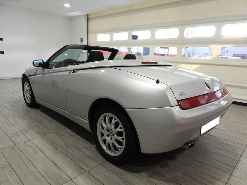 Usata Alfa Romeo Spider 144 CV (105 kW) 2001 Argento Cabrio