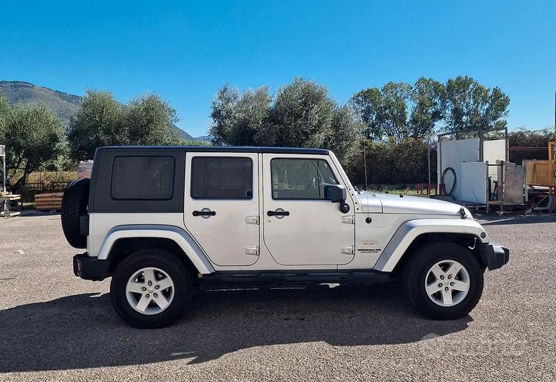 Usata Jeep Wrangler Unlimited Sahara 177 CV (130 kW) 2008 Argento SUV
